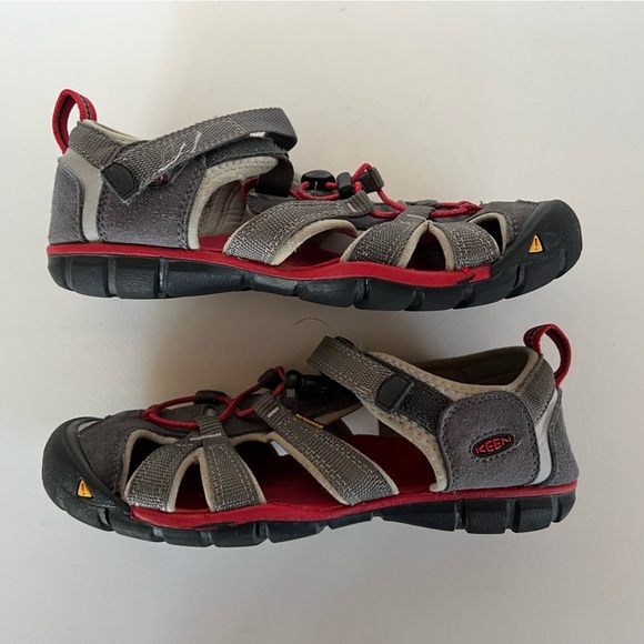 Keen Seacamp II CNX Gray and Red Youth Sandals, Big Boy Size 5 - Picture 11 of 13